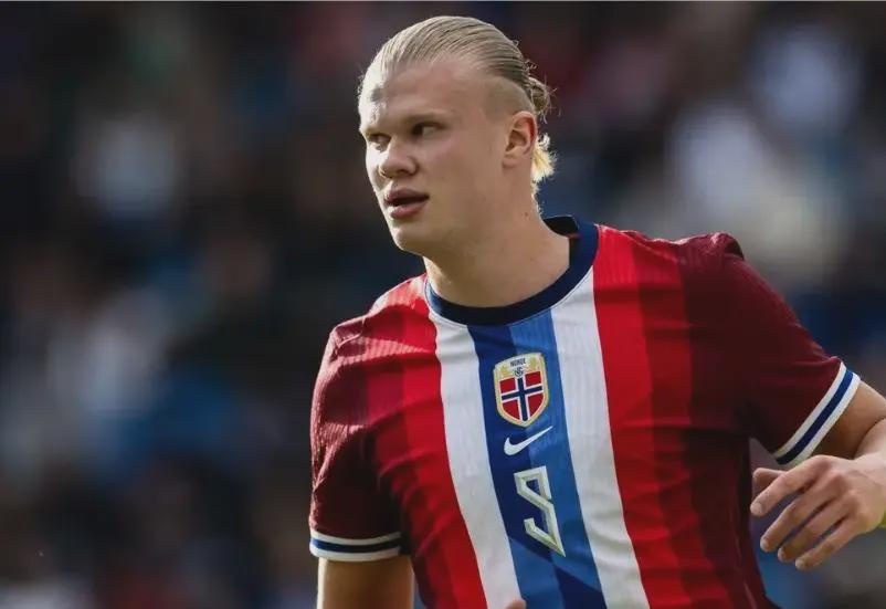 意媒：曼联只想纯租借梅努，球员本人愿意以此方式前往意甲（意媒：曼联只接受租借放行梅努，球员愿以租借身份赴意甲）