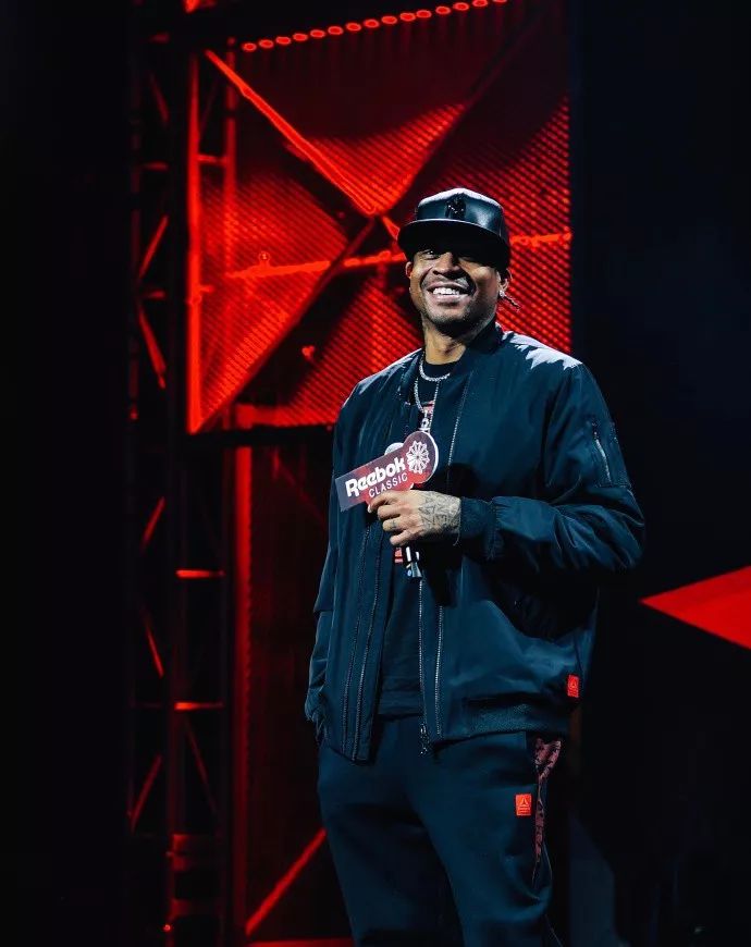 TA：巴萨防守存在问题，但弗里克无意放弃高位防线的战术（TA：巴萨防守堪忧，弗里克仍坚持高位防线战术）