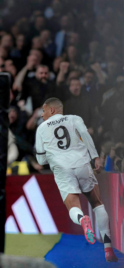 C罗成为格斗推广公司股东，并表示与后者具有相同的价值观（C罗入股格斗赛事推广公司，称双方价值观契合）