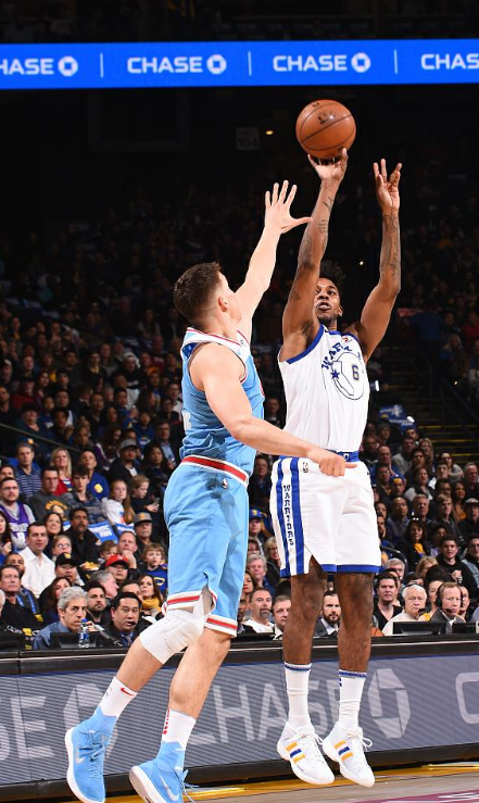 博尼：迪马尔科总是能传出好球；米兰德比和其他比赛一样重要（博尼称赞迪马尔科传球稳定，直言米兰德比与其他比赛同样重要）