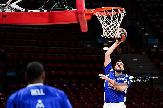 邮报：布莱顿有意租借贡萨洛，但皇马需评估队内前锋的情况（邮报：布莱顿寻租贡萨洛，皇马需先评估锋线储备）