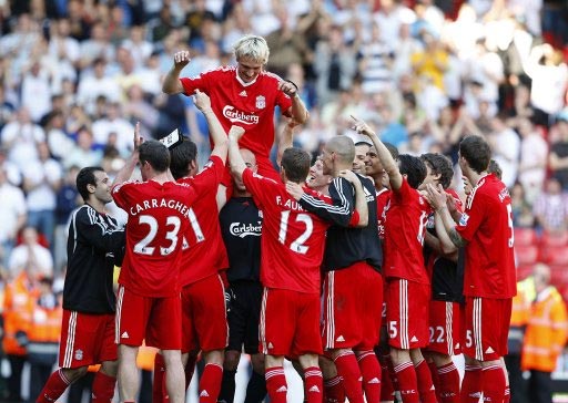 卡拉格：球迷们高喊斯洛特令人动容，在获胜后我真心为他开心（卡拉格：球迷为斯洛特的呼声令人动容，赢球后我由衷替他高兴）