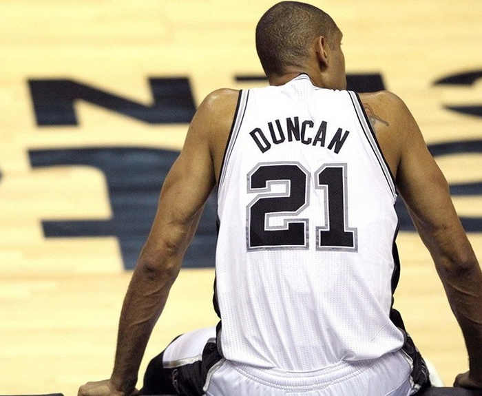 澳超半场：瓦拉提闪击，塔加特伤退，珀斯暂0-1悉尼FC（澳超半场战况：瓦拉提早早建功，塔加特因伤离场，珀斯0-1落后悉尼FC）