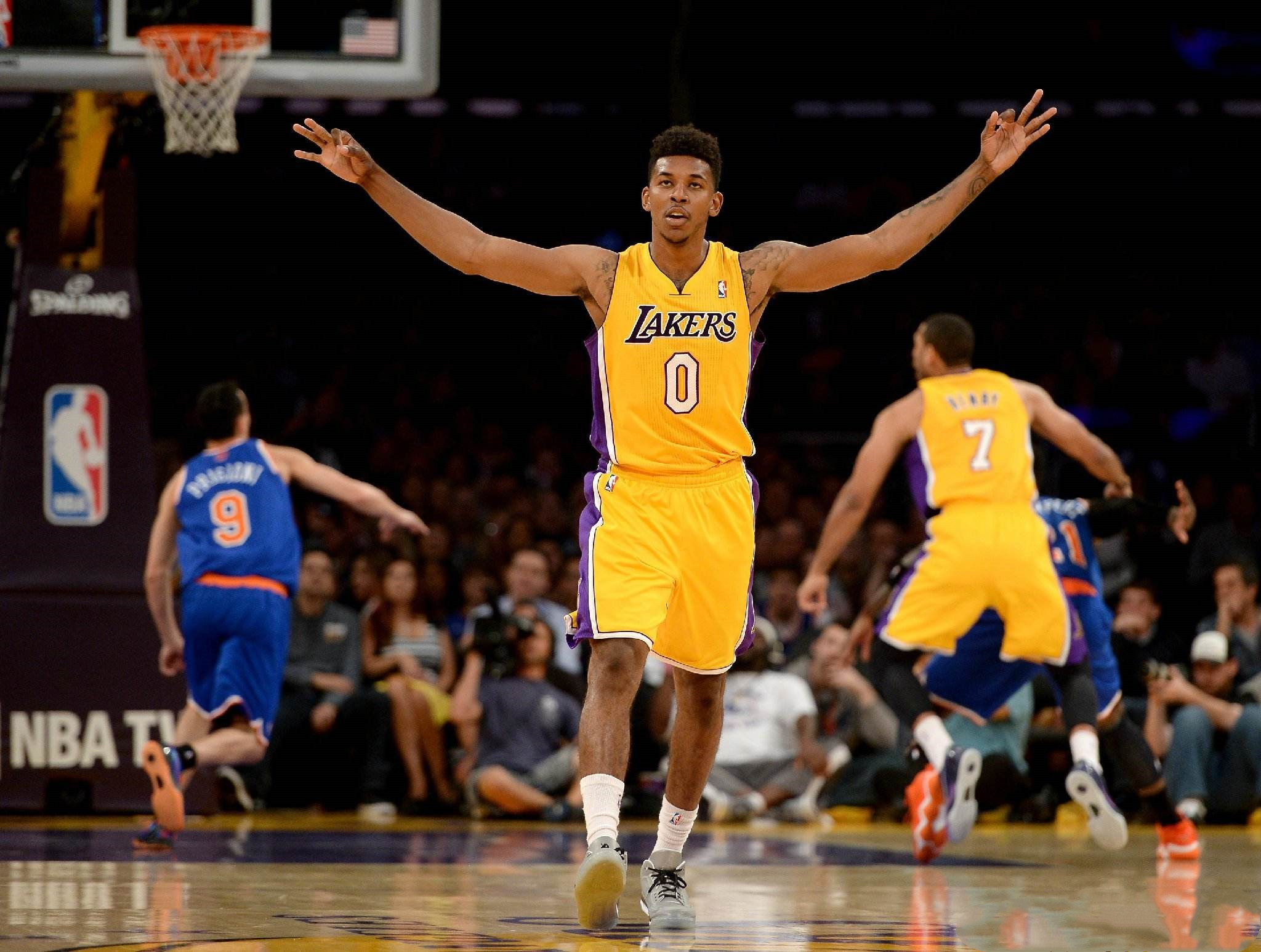 佩里西奇谈赢利物浦：球队表现很出色，首要目标是晋级淘汰赛（佩里西奇：击败利物浦展现团队风采，当前首要任务是闯入淘汰赛）