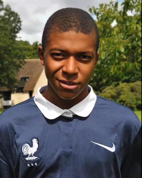 爷青回，维耶里社媒晒与大罗、巴乔、托蒂、卡纳瓦罗等人合照（传奇同框！维耶里社媒晒与大罗、巴乔、托蒂、卡纳瓦罗等合照）