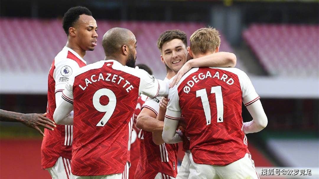 志愿者们用耐心细致的陪伴、温暖有力的援手，为参赛运动员提供全方位保障（志愿者以细致陪伴与温暖援助，为参赛运动员保驾护航）